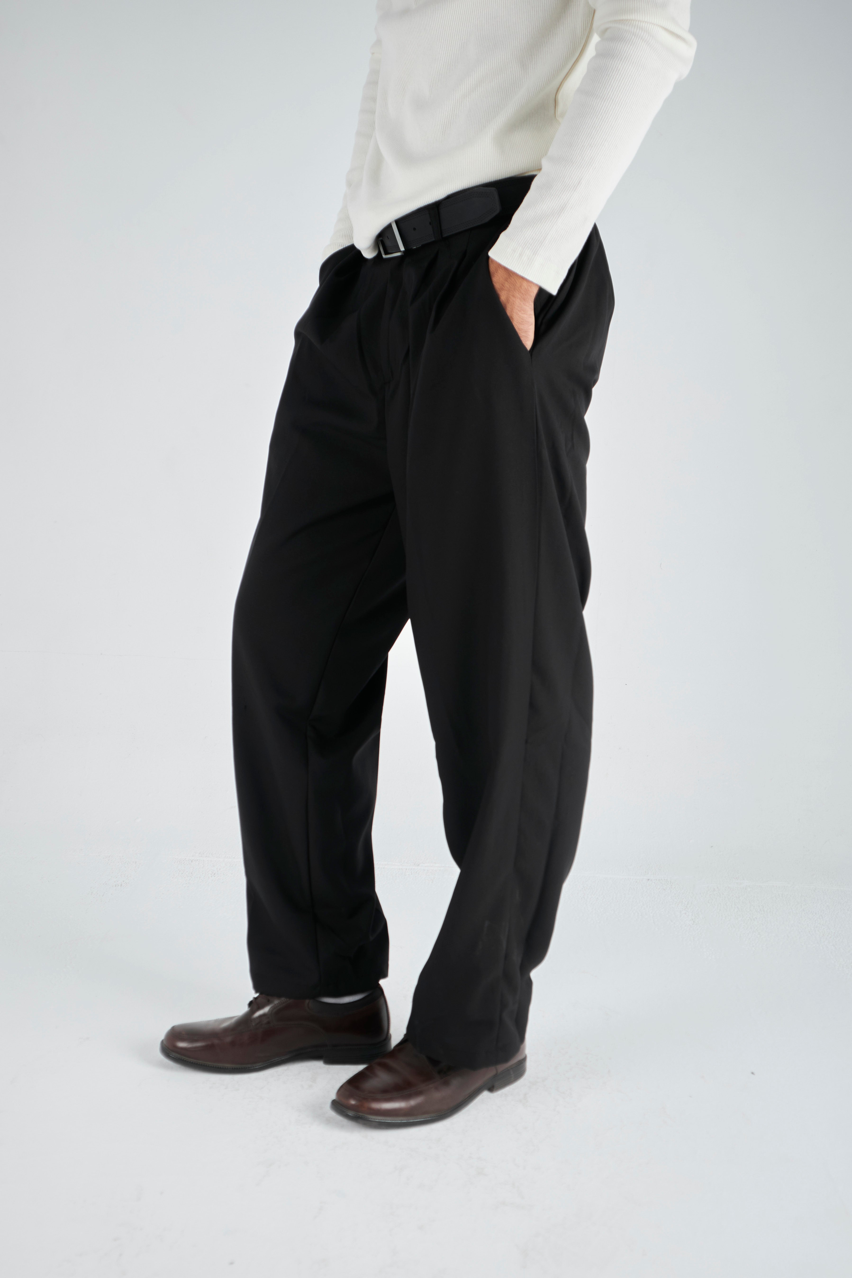 BLACK PLEATED TROUSER