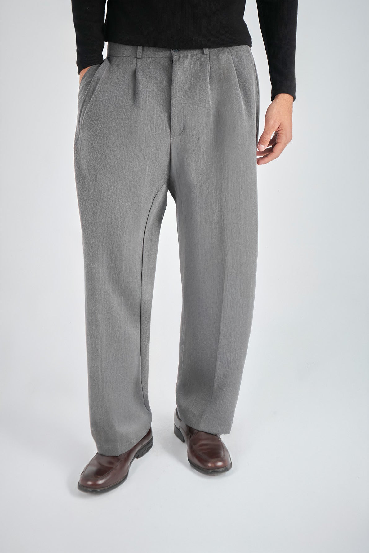 GRAY PLEATED TROUSER