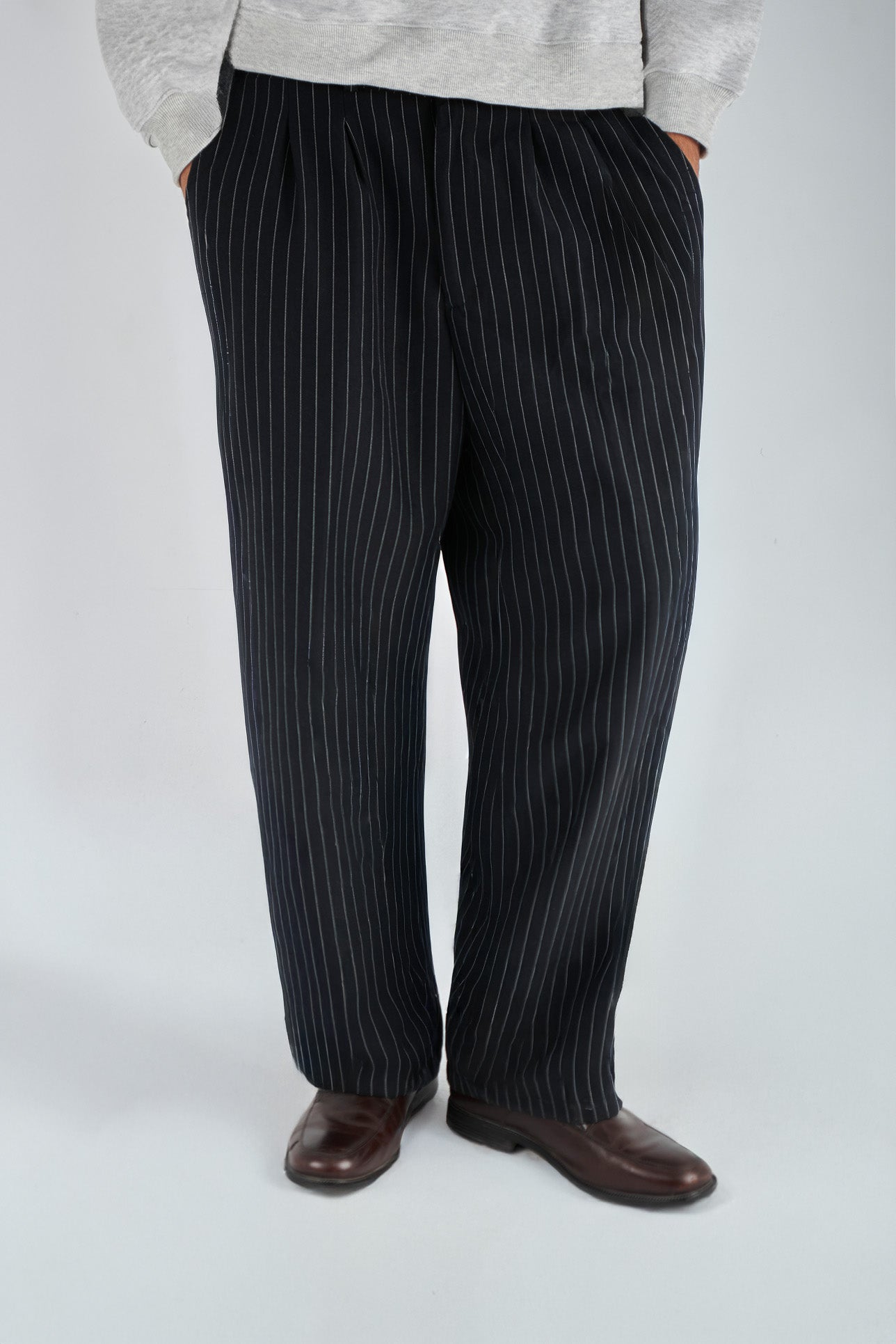 NAVY PINSTRIPED PANTS